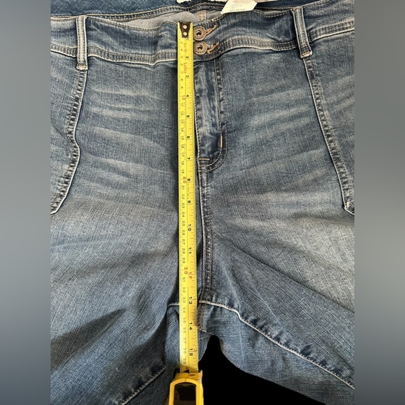 ⭐️NWT⭐️Torrid Flared Leg Blue Medium Wash Denim Jeans Womens Plus Size 28R - Picture 6 of 9
